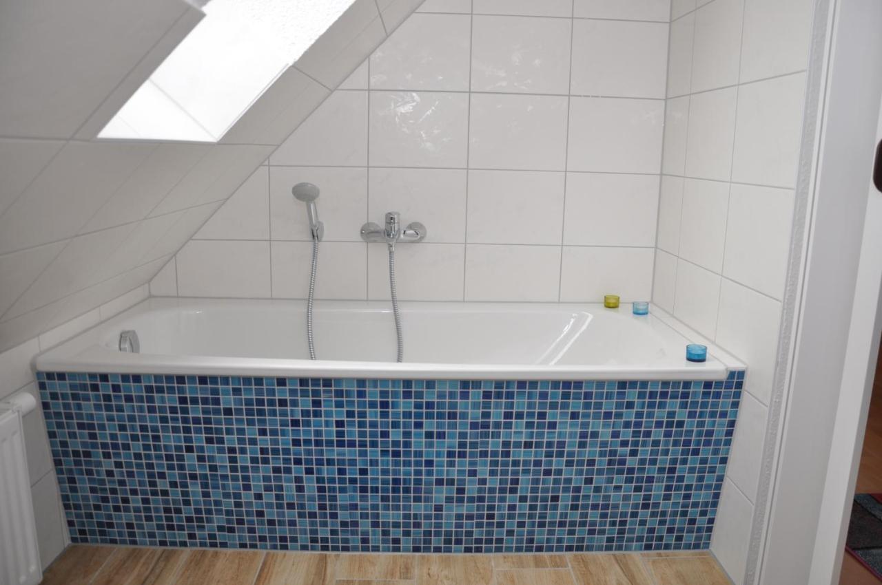 Ferienhaus Mueritzzauber / 1 Zimmer Dachgeschoss-Appartement Röbel Eksteriør bilde