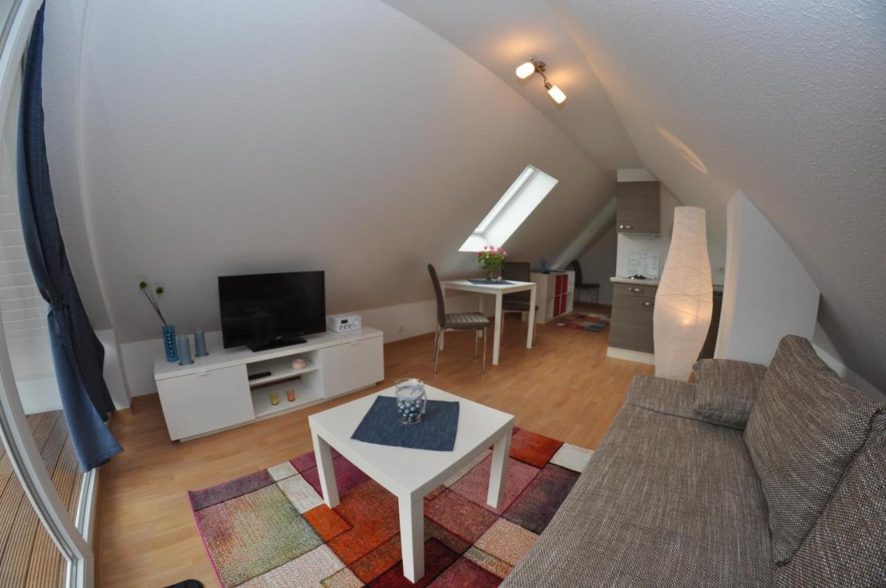 Ferienhaus Mueritzzauber / 1 Zimmer Dachgeschoss-Appartement Röbel Eksteriør bilde